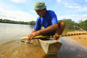 man-river-amazon forest- samauma community